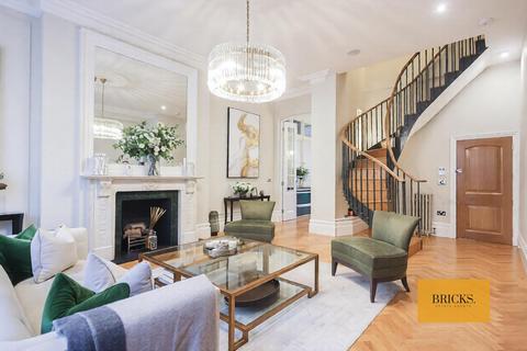 3 bedroom penthouse for sale, Henrietta Street, London WC2E