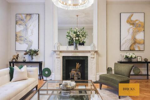 3 bedroom penthouse for sale, Henrietta Street, London WC2E