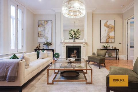 3 bedroom penthouse for sale, Henrietta Street, London WC2E