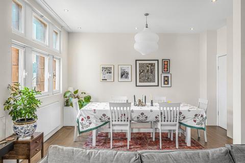 4 bedroom flat to rent, Torrington Place, Bloomsbury, London
