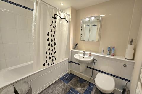 2 bedroom flat to rent, Anson Court, The Canalside, PO1