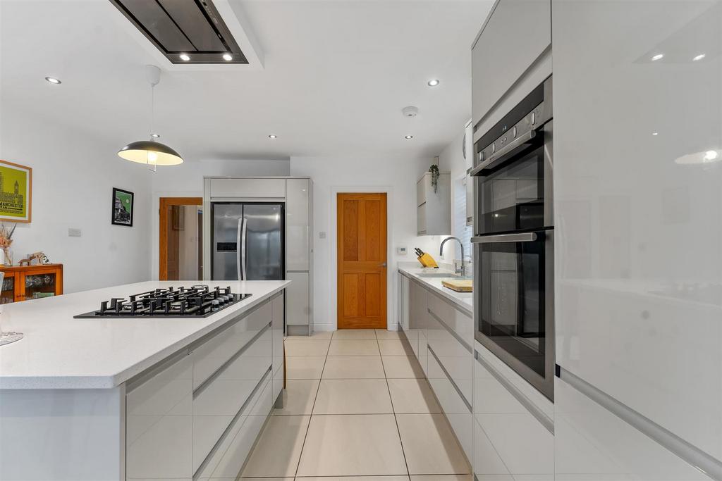 Kitchen Area 4