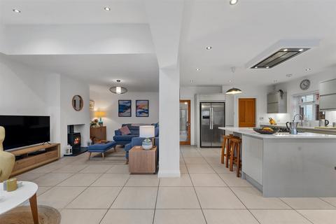 4 bedroom semi-detached house for sale, Brookside Road, Sale