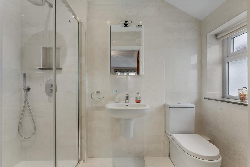 Bed 1 - En Suite Shower Room