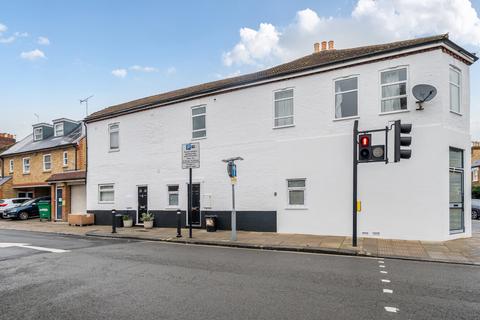 1 bedroom flat to rent - Stanley Road, Teddington, TW11
