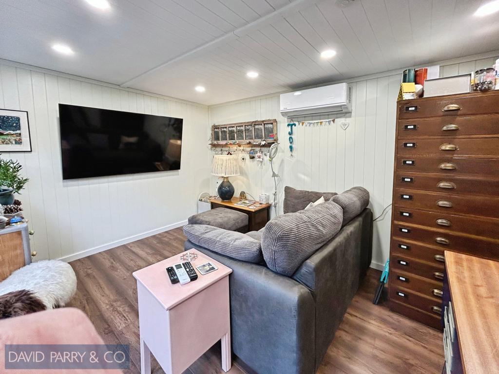 Modern 2 bedroom semi detached