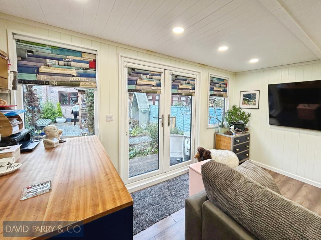 Modern 2 bedroom semi detached