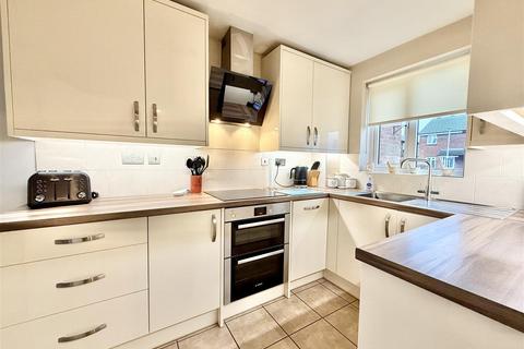 3 bedroom semi-detached house for sale, Bonington Chase, Chelmsford