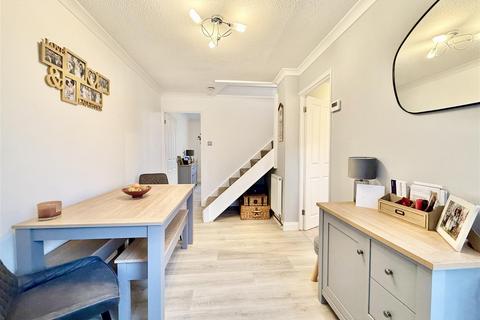 3 bedroom semi-detached house for sale, Bonington Chase, Chelmsford
