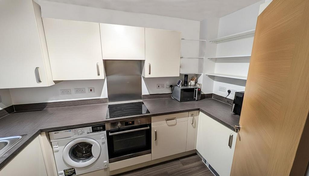 16 Sommerville kitchen b.jpg