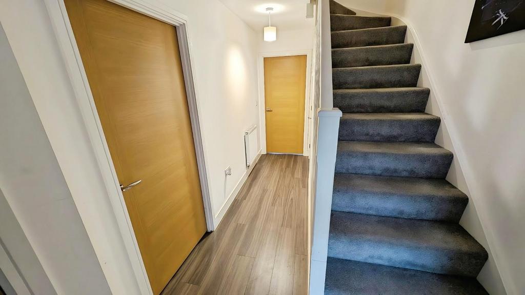 16 Sommerville entrance hall a.jpg