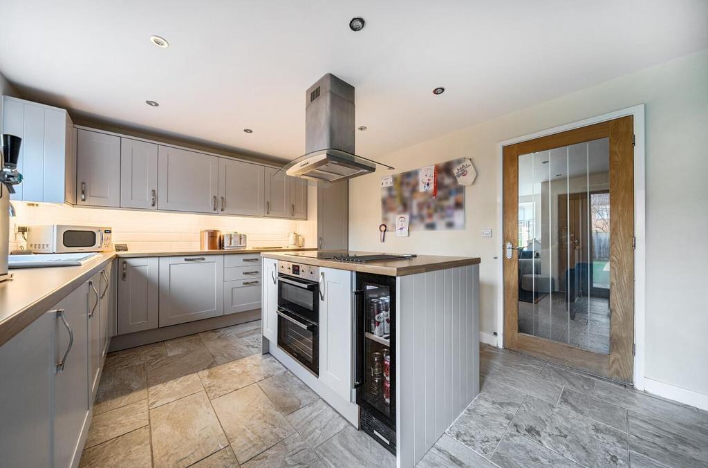 Kitchen1.jpg