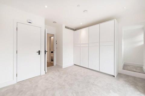 1 bedroom apartment to rent, Charlotte Street, Fitzrovia, London, W1T