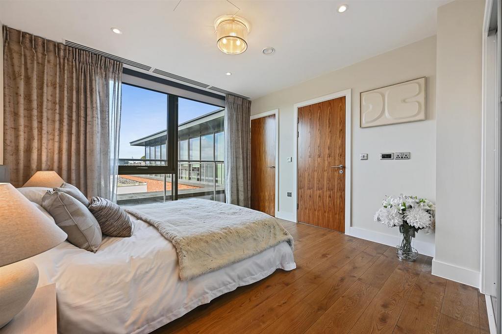 Master Bedroom ().jpg