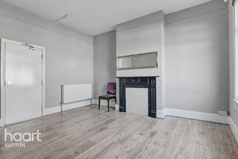 1 bedroom in a flat share to rent, Station Road, Sutton