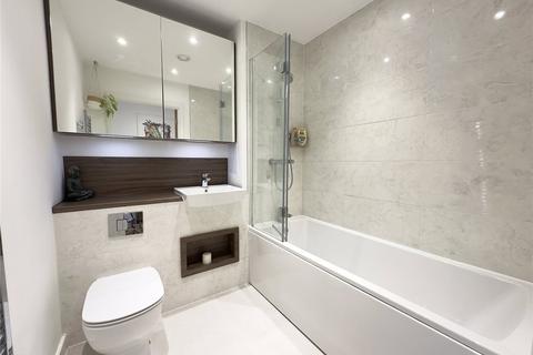 2 bedroom flat for sale, Adenmore Road, London, SE6