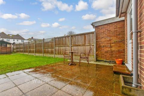 3 bedroom end of terrace house for sale, Queens Road, Littlestone TN28