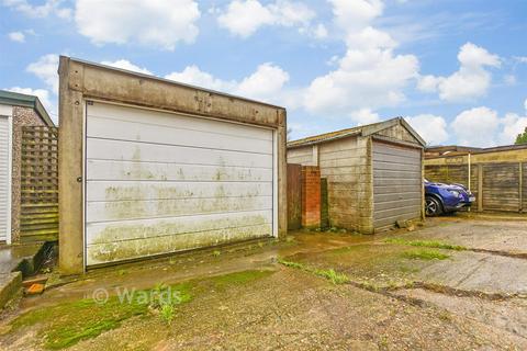 3 bedroom end of terrace house for sale, Queens Road, Littlestone TN28