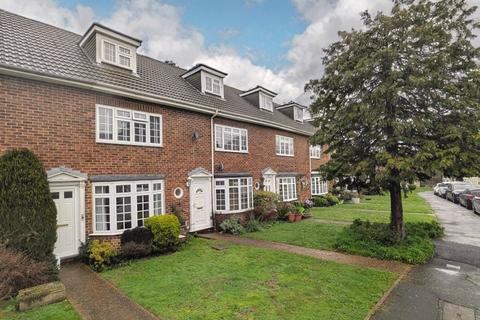 4 bedroom terraced house to rent, Walton-on-Thames, Surrey, KT12