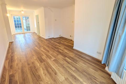 4 bedroom terraced house to rent, Walton-on-Thames, Surrey, KT12