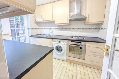 4 bedroom terraced house to rent, Walton-on-Thames, Surrey, KT12