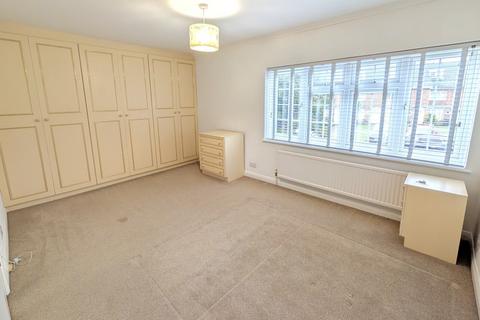 4 bedroom terraced house to rent, Walton-on-Thames, Surrey, KT12