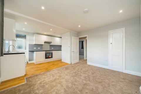 2 bedroom flat to rent, Pinner Road, Harrow HA1