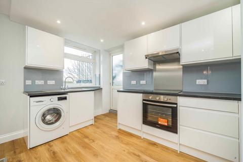 2 bedroom flat to rent, Pinner Road, Harrow HA1
