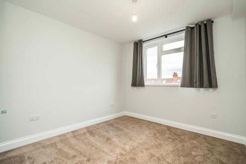 2 bedroom flat to rent, Pinner Road, Harrow HA1