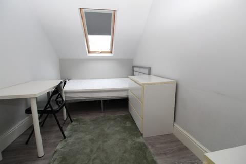 4 bedroom flat to rent, Castle Boulevard, Nottingham NG7