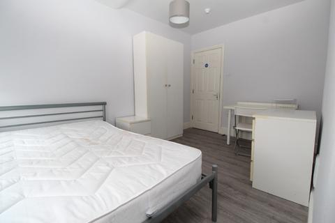 4 bedroom flat to rent, Castle Boulevard, Nottingham NG7