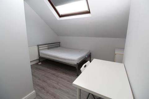 4 bedroom flat to rent, Castle Boulevard, Nottingham NG7