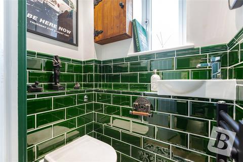 2 bedroom end of terrace house for sale, Robinia Close, Laindon, Basildon, SS15