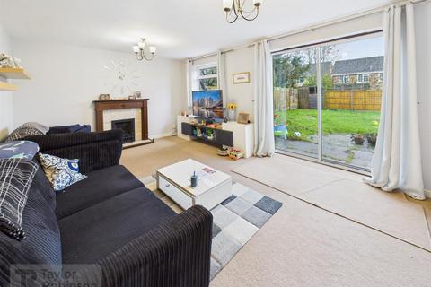 4 bedroom detached house for sale, St. Catherines Road, Crawley