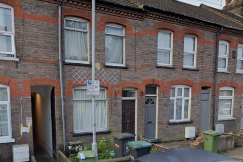 2 bedroom terraced house to rent, Althorp Road Luton LU3 1JY