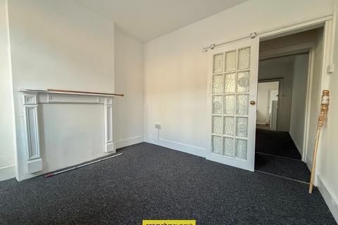 2 bedroom terraced house to rent, Althorp Road Luton LU3 1JY
