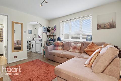 1 bedroom apartment for sale, 29 Naunton Way, Hornchurch RM12 6TG