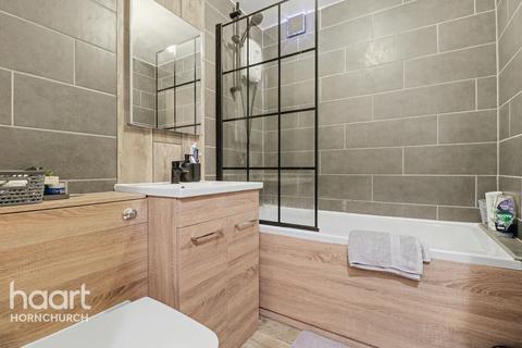 1 bedroom apartment for sale, 29 Naunton Way, Hornchurch RM12 6TG