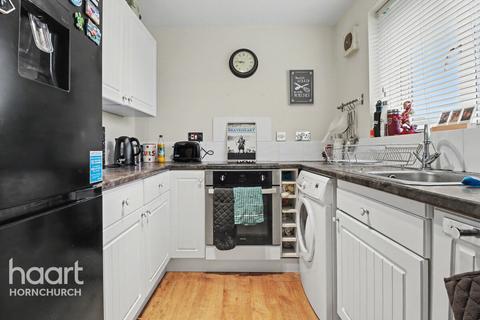 1 bedroom apartment for sale, 29 Naunton Way, Hornchurch RM12 6TG