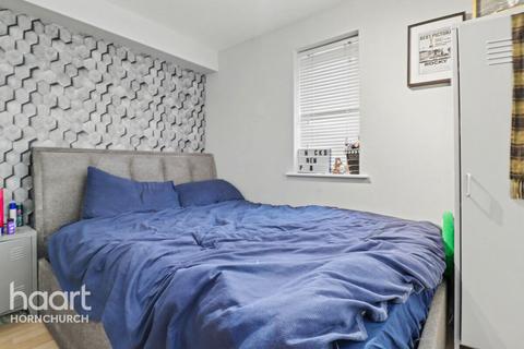 1 bedroom apartment for sale, 29 Naunton Way, Hornchurch RM12 6TG