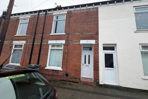 2 bedroom terraced house to rent, Estcourt Street, Hull, HU9 2RR