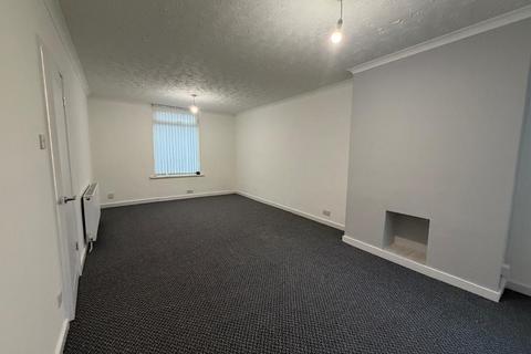 2 bedroom terraced house to rent, Estcourt Street, Hull, HU9 2RR