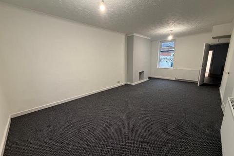 2 bedroom terraced house to rent, Estcourt Street, Hull, HU9 2RR