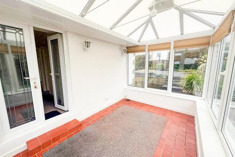 2 bedroom detached bungalow for sale, Craven Drive, Silsden