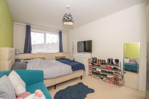 1 bedroom flat for sale, Ashleigh Gardens, Ashleigh Road, Leicester