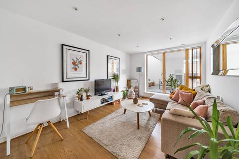 3 bedroom flat for sale, Leswin Road, Stoke Newington, London, N16