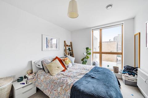 3 bedroom flat for sale, Leswin Road, Stoke Newington, London, N16