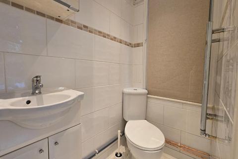 1 bedroom in a house share to rent, Etchingham Park Road, London
