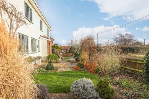 undefined, A Substantial Period Home in Hindolveston