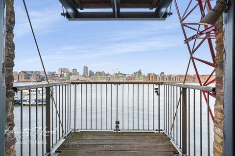 2 bedroom flat for sale, Tempus Wharf, 29 Bermondsey Wall West, SE16